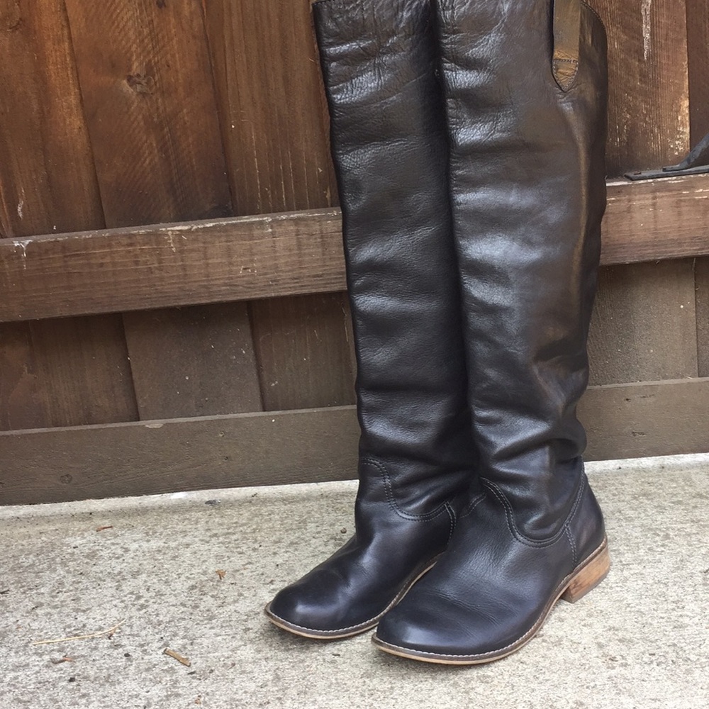 Black leather Boots